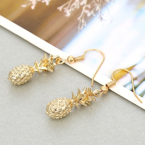 Jewelry - ✨2xHP✨NWT Pineapple Earrings 😍🍍